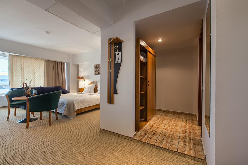 Savoy Hotel 마마이아 외부 사진